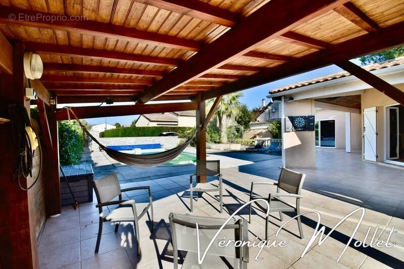 Maison à AMBARES-ET-LAGRAVE