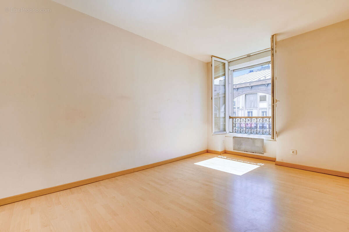 Appartement à PARIS-11E