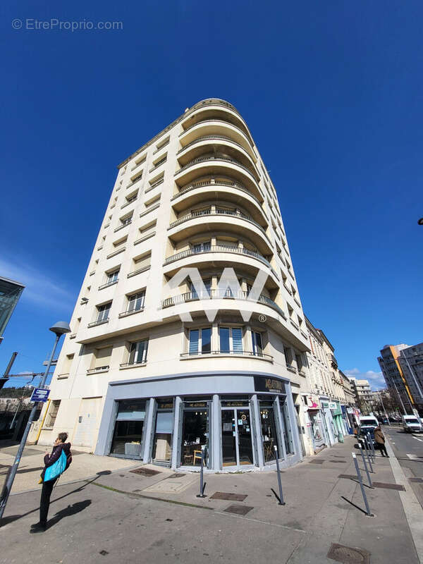 Appartement 71 m² à Saint-Etienne  - photo 4