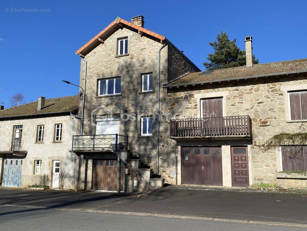 Maison à LA CHAPELLE-GENESTE