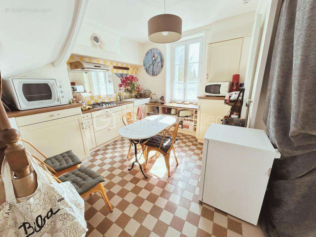 Maison à VILLAINES-LES-ROCHERS