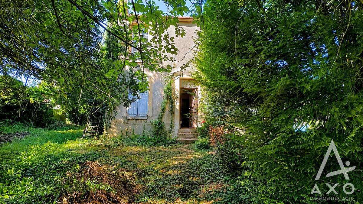 Maison familiale avec garage et dépendance - photo 13
