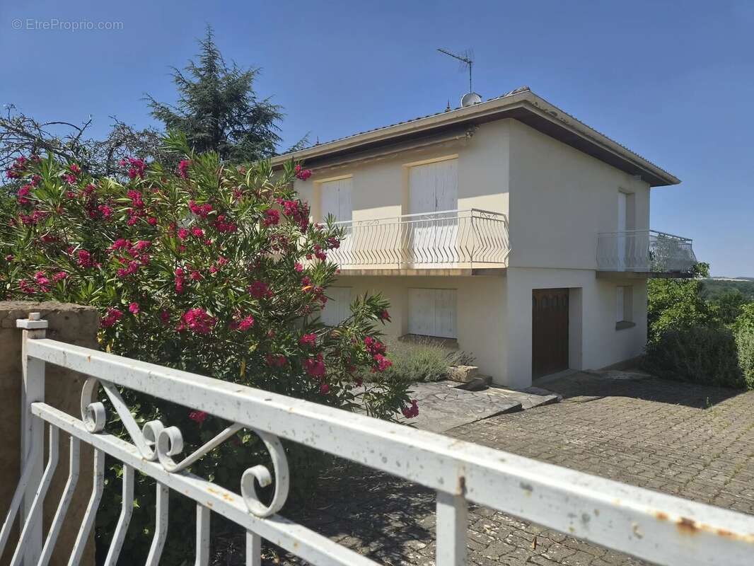  Spacieuse Maison Familiale avec Jardin Arboré et Terrasses – Secteur Auch - photo 16