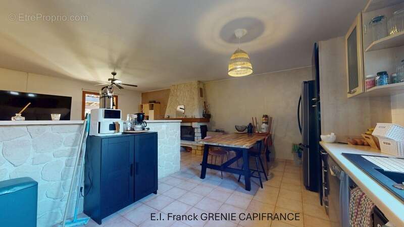 Maison à LA ROQUEBRUSSANNE