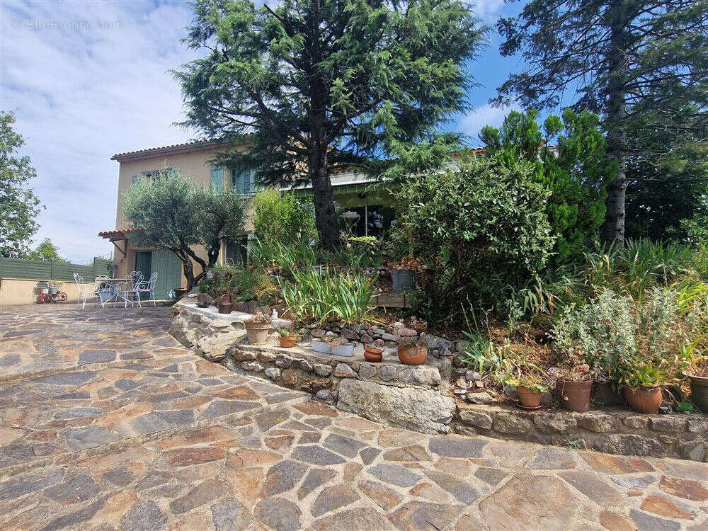 Maison avec piscine dans un environnement privilégié - photo 10