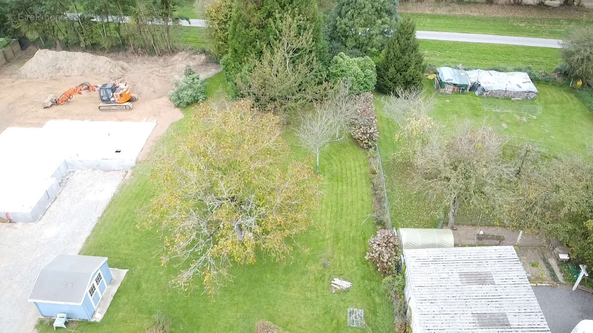 Terrain à SAINT-JEAN-DES-CHAMPS