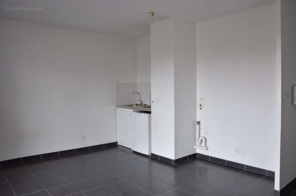 Bel appartement de 25,44 m2, lumineux, avec terrasse de 8 m2, exposé à l'Ouest, sans vis-à-vis, tram à 2 minut - photo 4