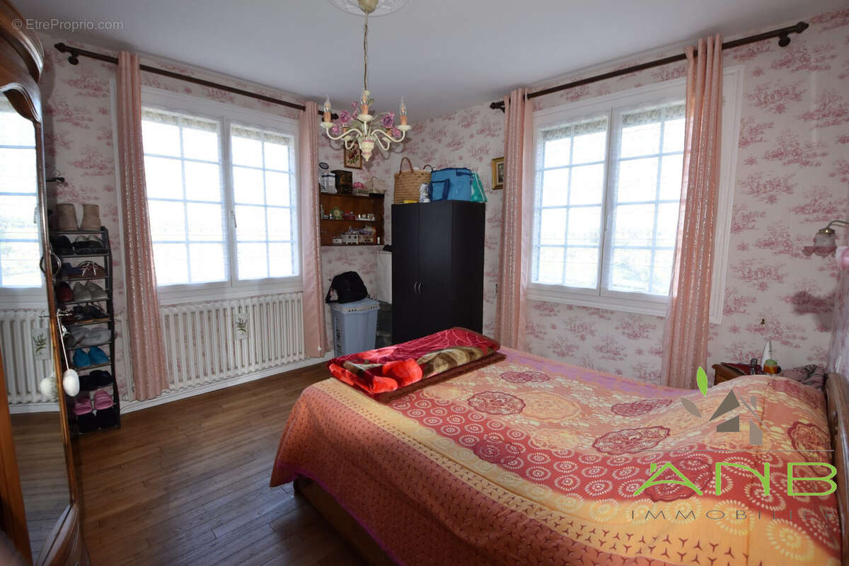 Maison à SAINT-PARDOUX-LA-RIVIERE