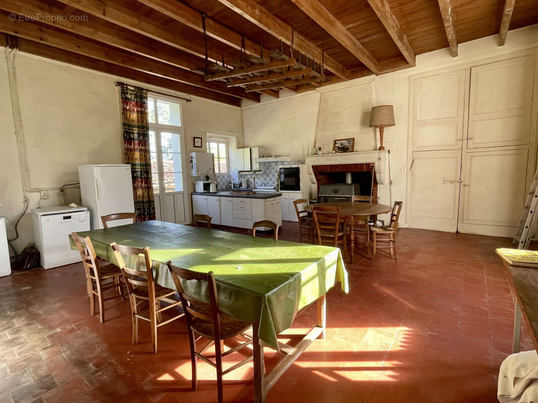 Maison à GENSAC-LA-PALLUE