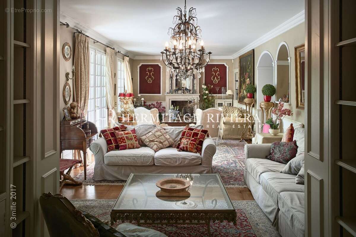 séjour de la villa belle époque à vendre à cap-d'ail
