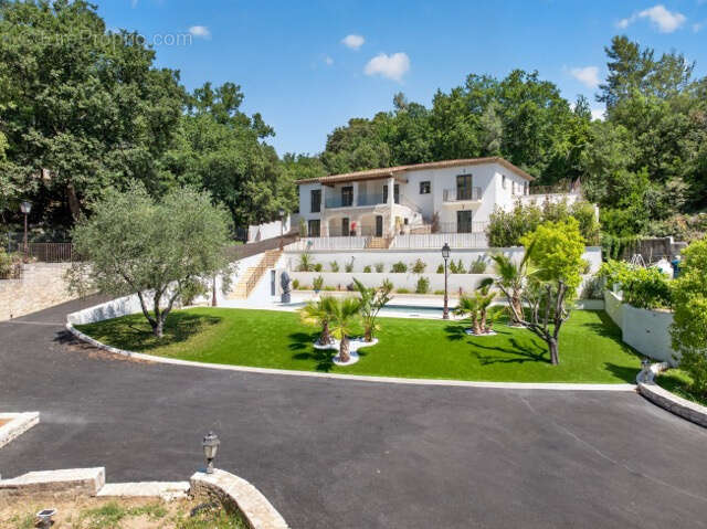Maison à ROQUEFORT-LES-PINS