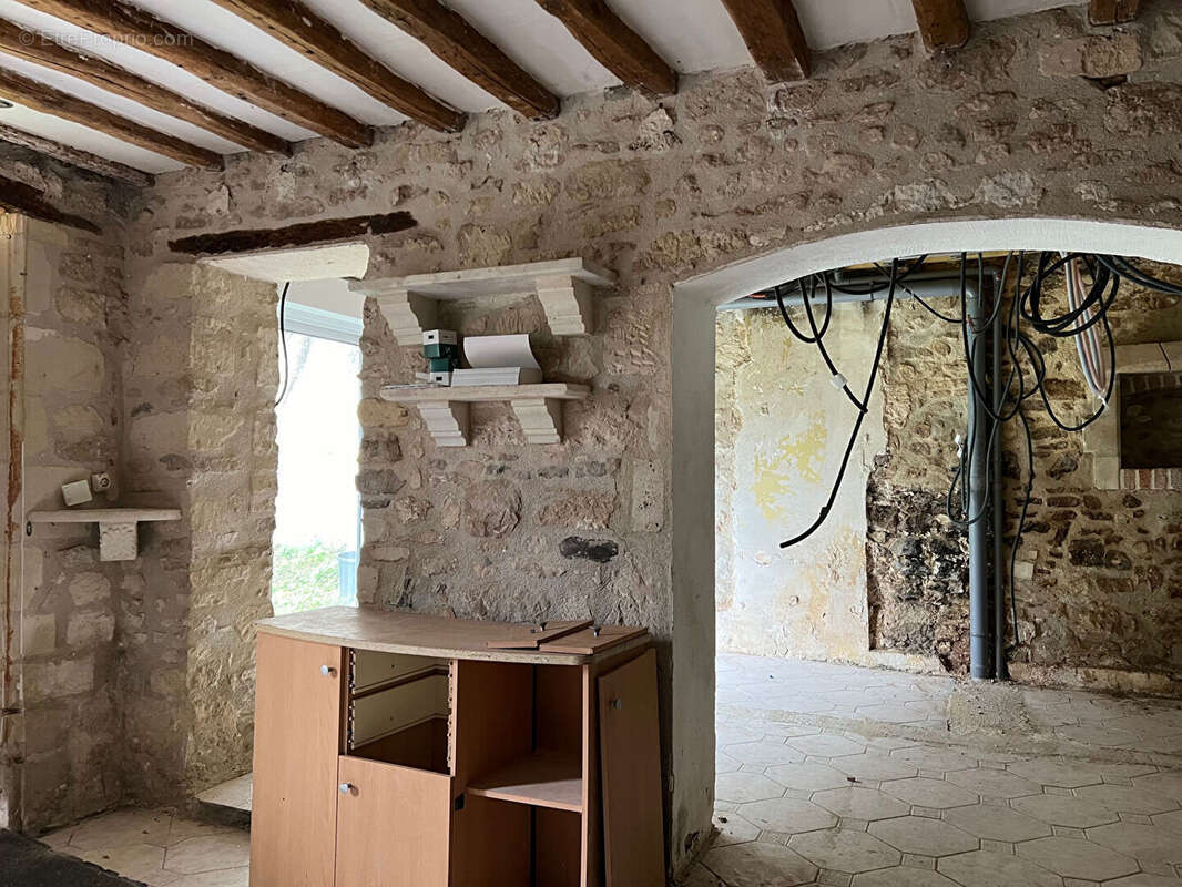 20682 - Maison en pierres à rénover - photo 4