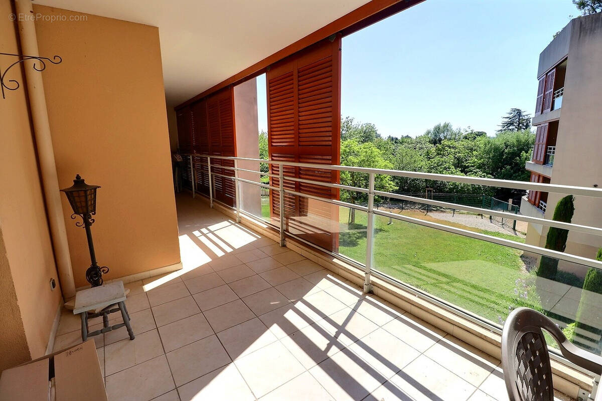 Appartement à ENTRAIGUES-SUR-LA-SORGUE