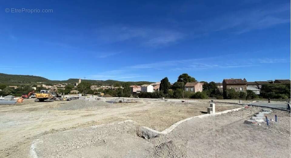 Terrain à CRUZY