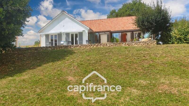 Maison à vendre 6 pièces 142 m² LALINDE (24) - Terrain 1933 m² - photo 3