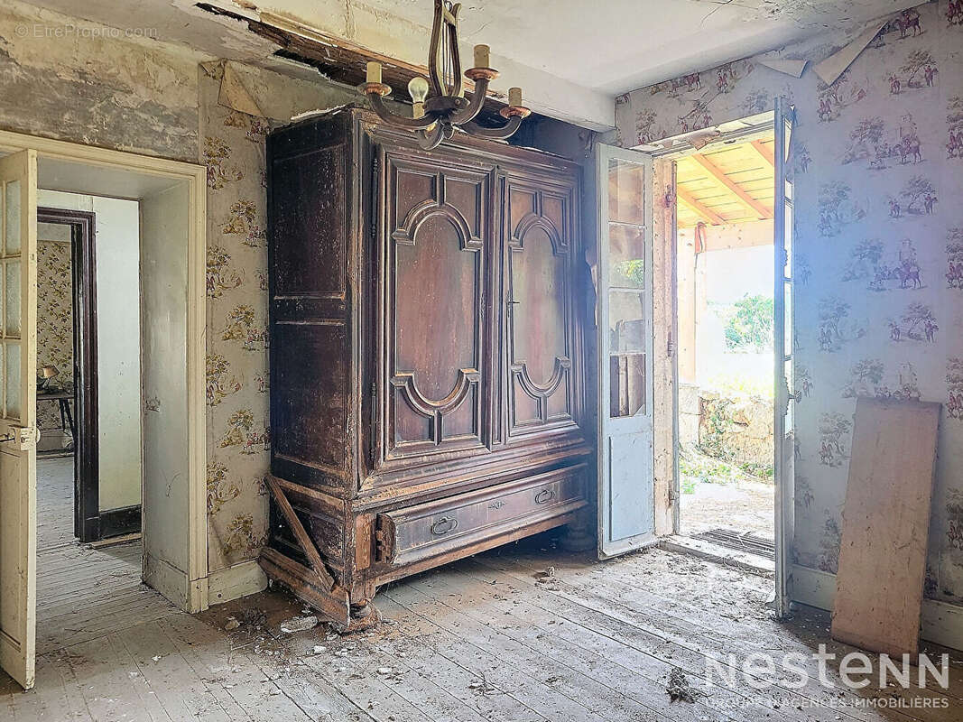 A Vendre Ensemble immobilier en pierre à rénover de 182 m² avec garage de 88 m² - photo 6