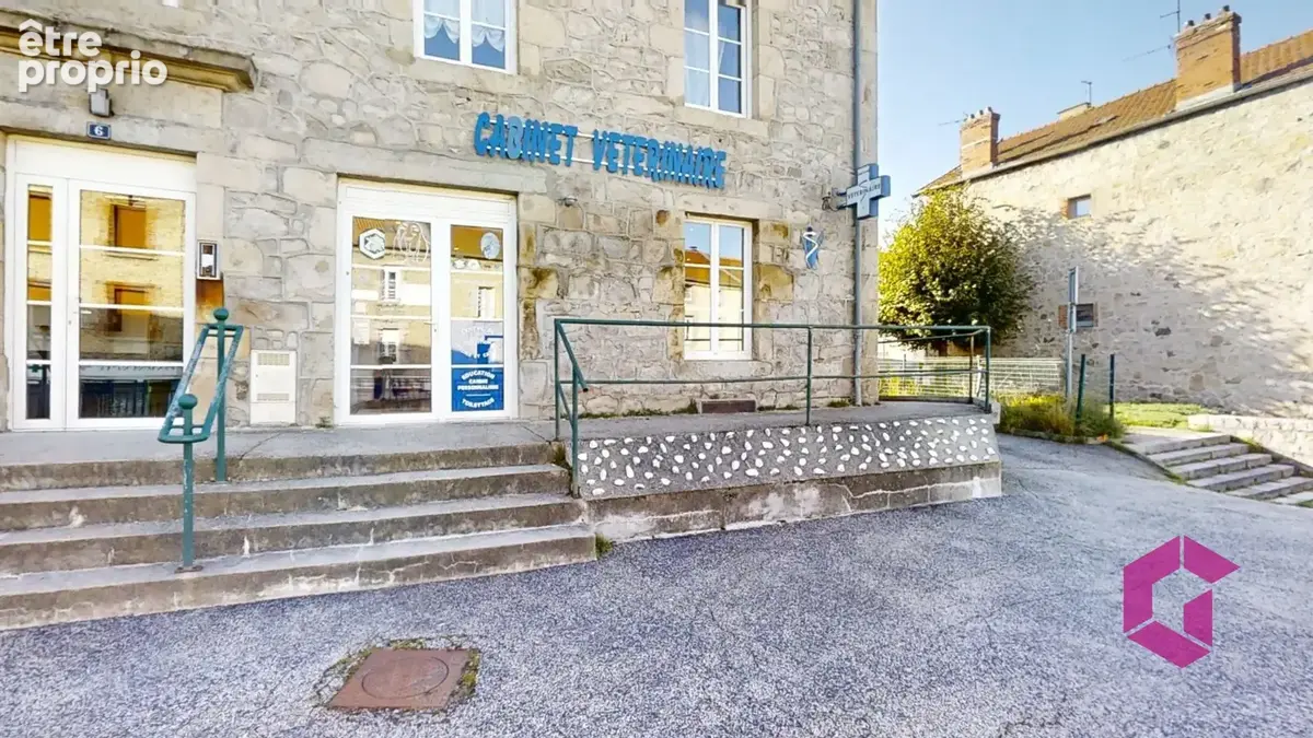 Local commercial en plein centre de Dunières avec parking privé! - photo 8