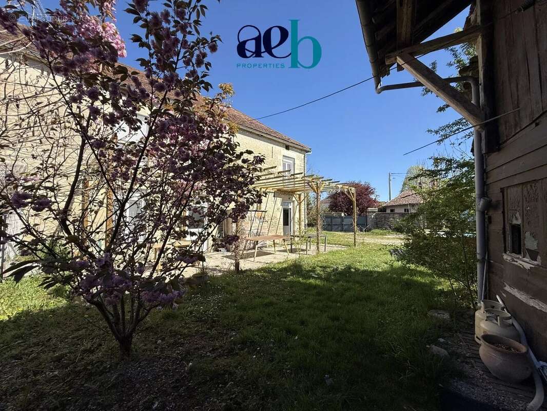 Maison à LESMONT