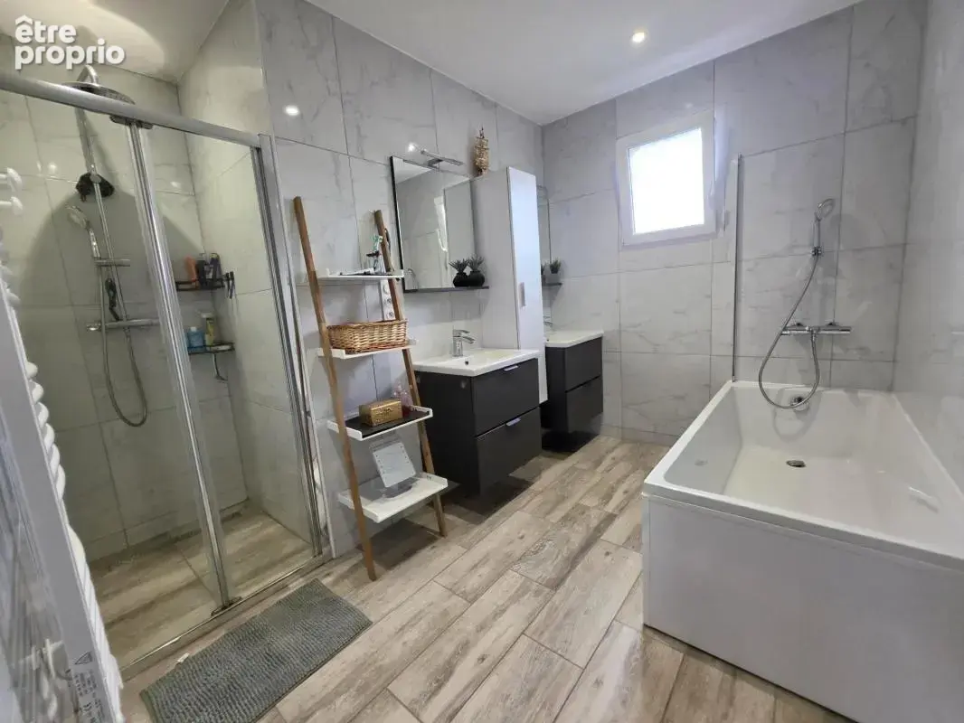 Maison à vendre de plain-pied – 4 chambres - 99 m² –  THIERS (63300) – 255 000 euros - photo 8