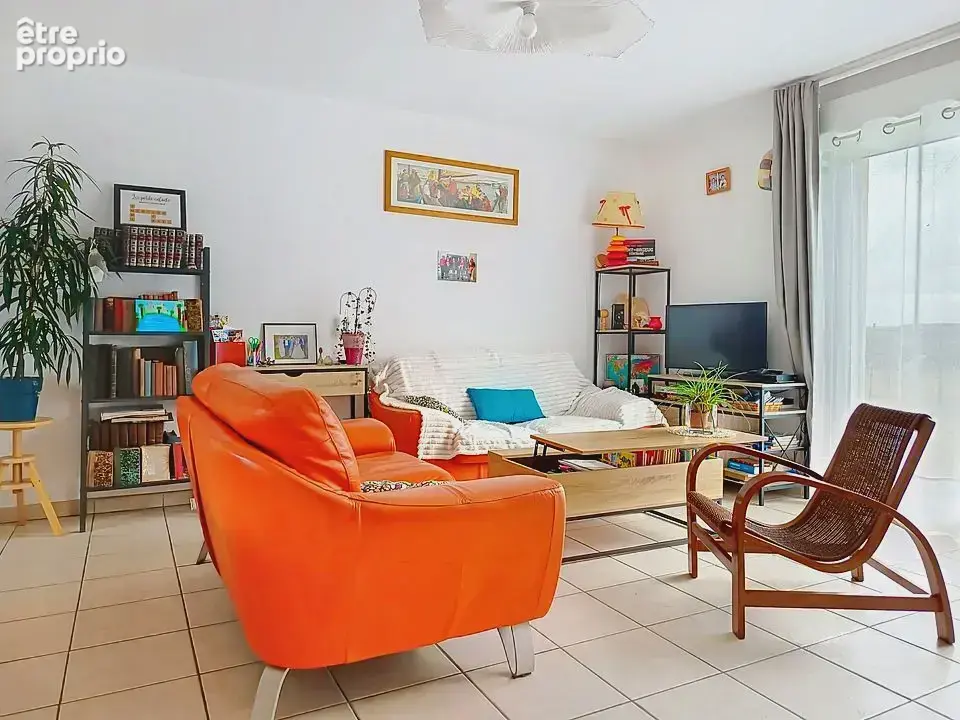 Hénon – maison lumineuse avec deux chambres, garage et jardin - photo 4