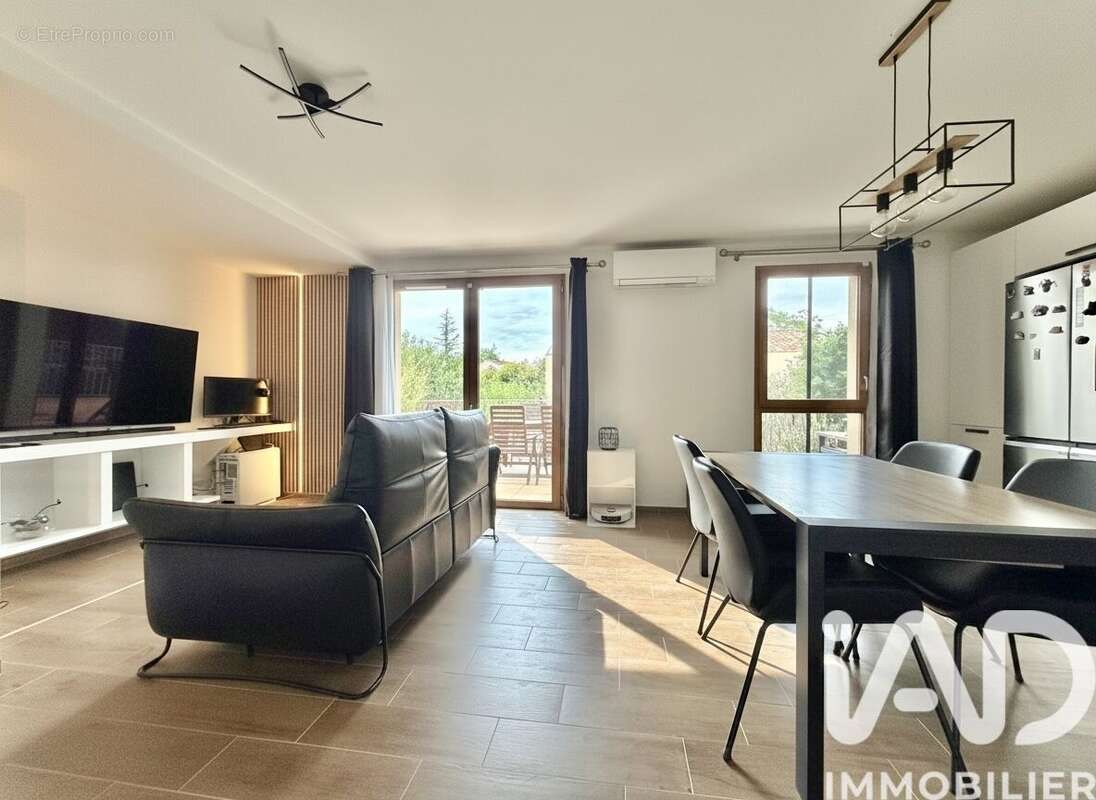 Photo 3 - Appartement à CHATEAUNEUF-LE-ROUGE