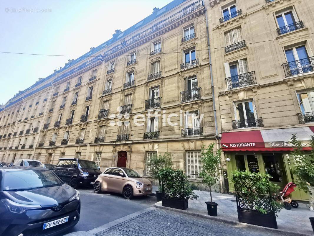 Appartement à PARIS-17E