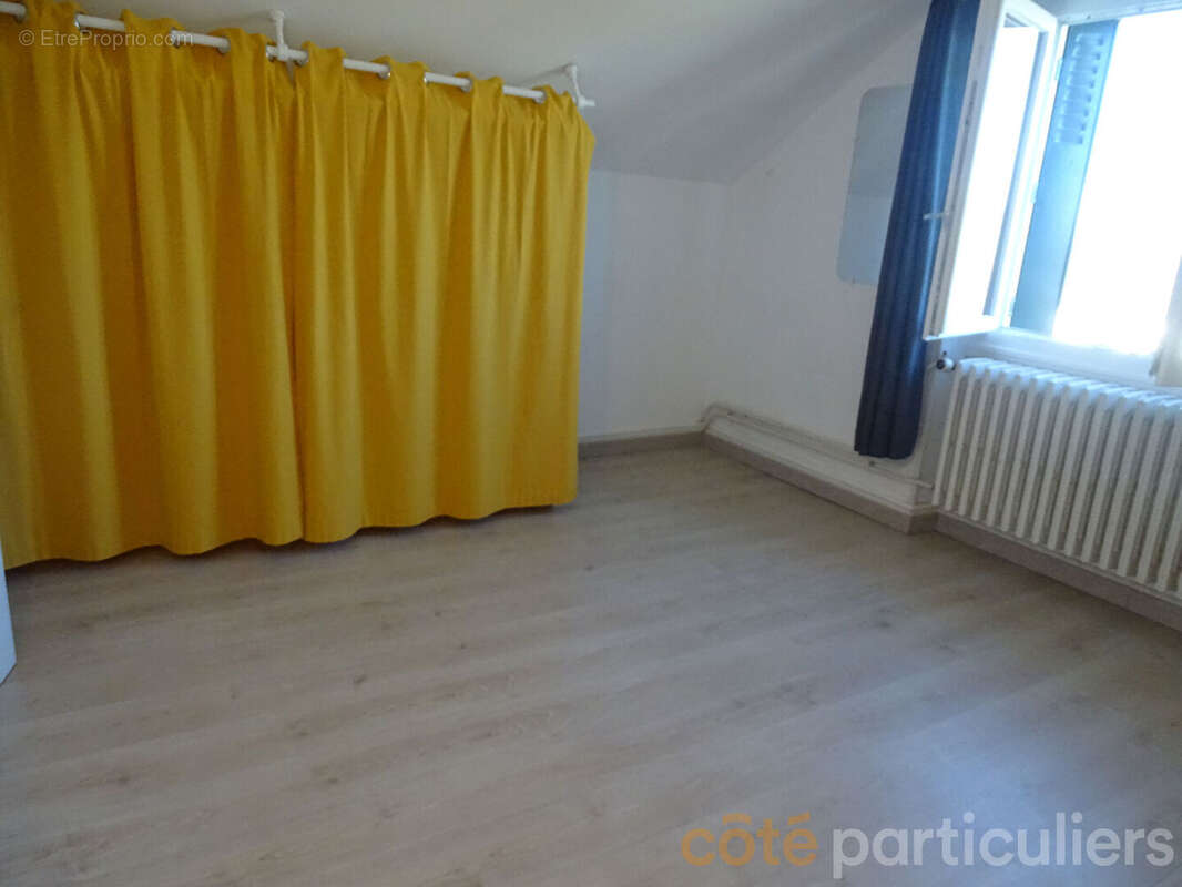 Maison à CHEZAL-BENOIT