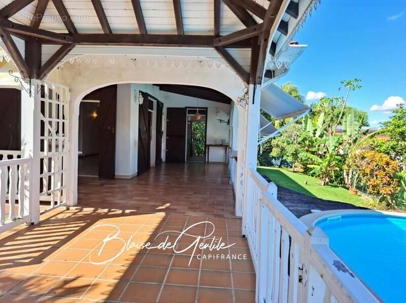 Maison à BAIE-MAHAULT