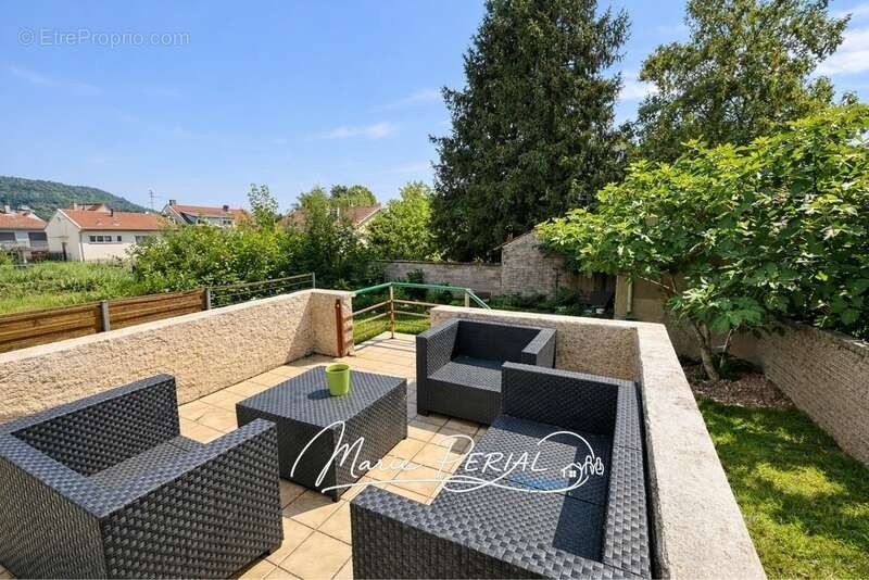 Appartement 3 pièces de 75 m² en rez-de-chaussée avec jardin privatif de 175 m², terrasse, cave et dépendance - Toul (54200) - photo 7