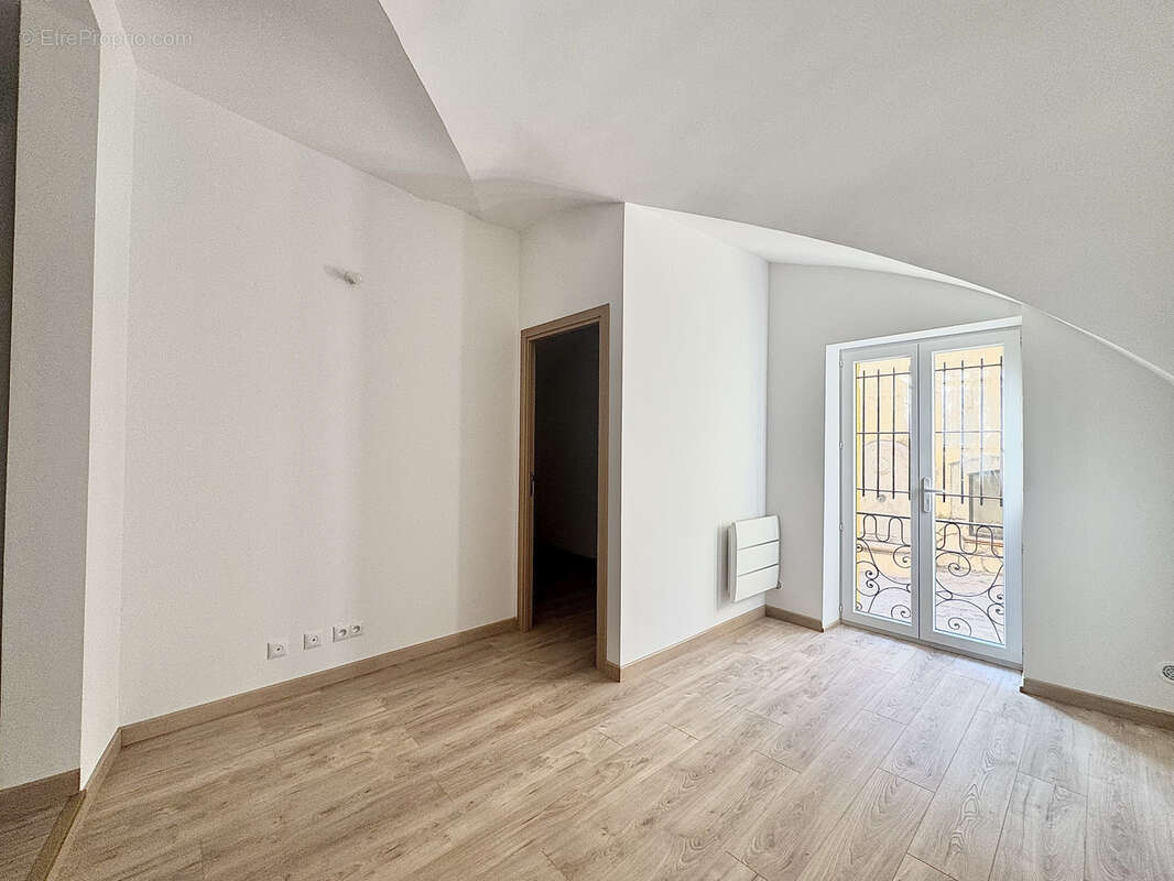 Appartement à SAINT-LAURENT-DU-VAR