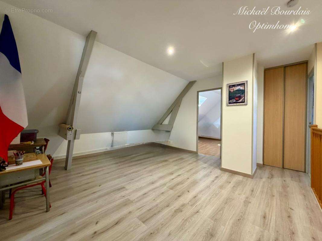 EXCLUSIVITÉ – LE LUDE – Maison 4 chambres - Vie de plain-pied - 3 garages - Terrain clos - Centre-ville à pied - photo 9