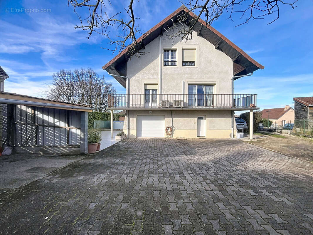 Maison à IS-SUR-TILLE