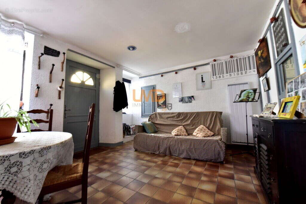 Maison à SALLES-CURAN