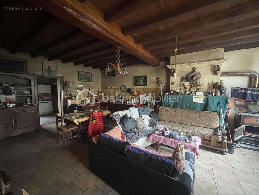  maison en pierre avec dépendance  –  potentiel – 109 000 € négociable - photo 12