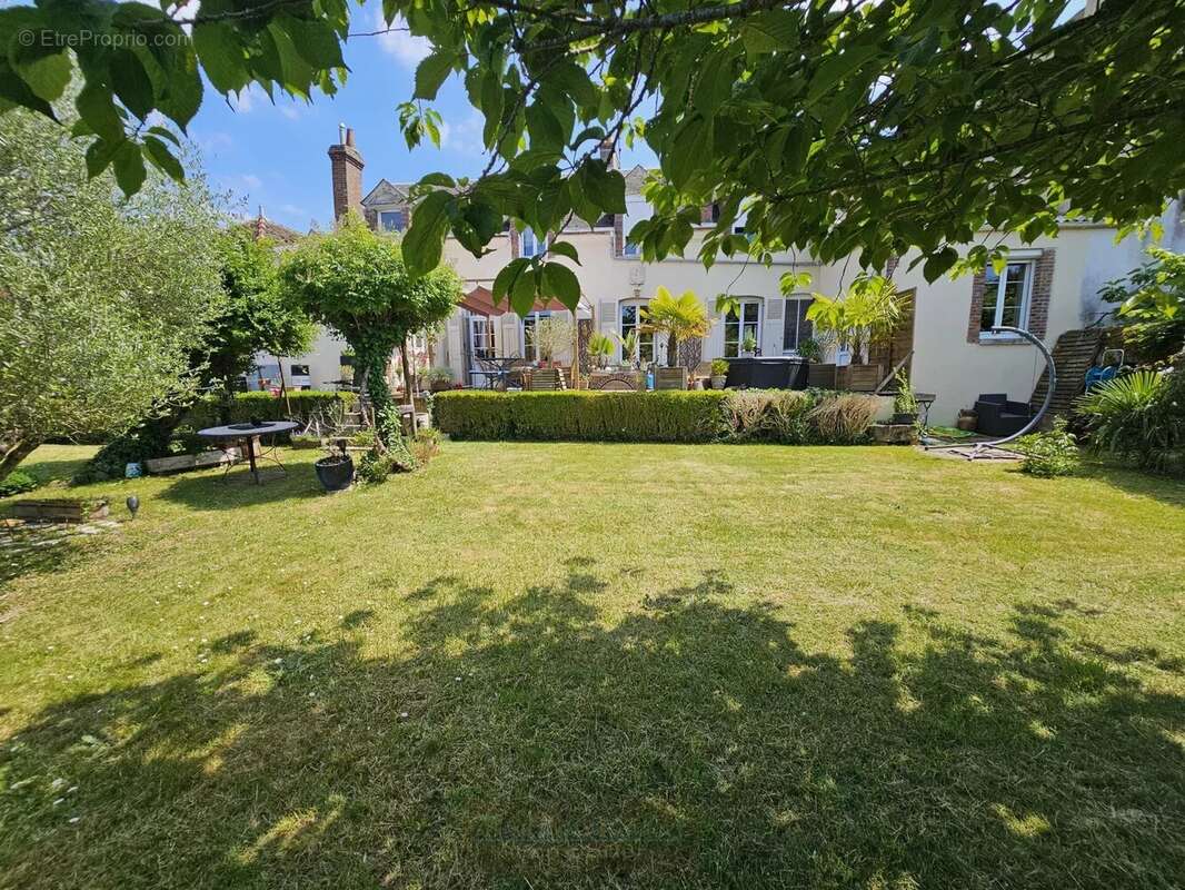 Maison à FERRIERES-EN-GATINAIS