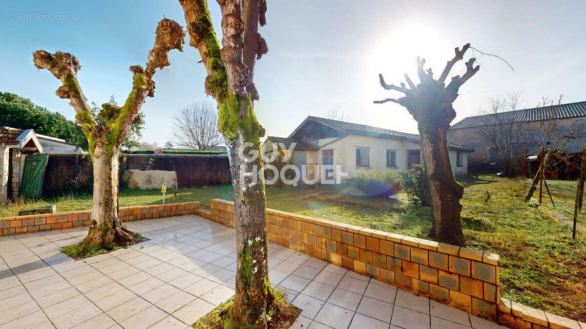 Maison bourgeoise de 200m2, avec dépendance et jardin - photo 7