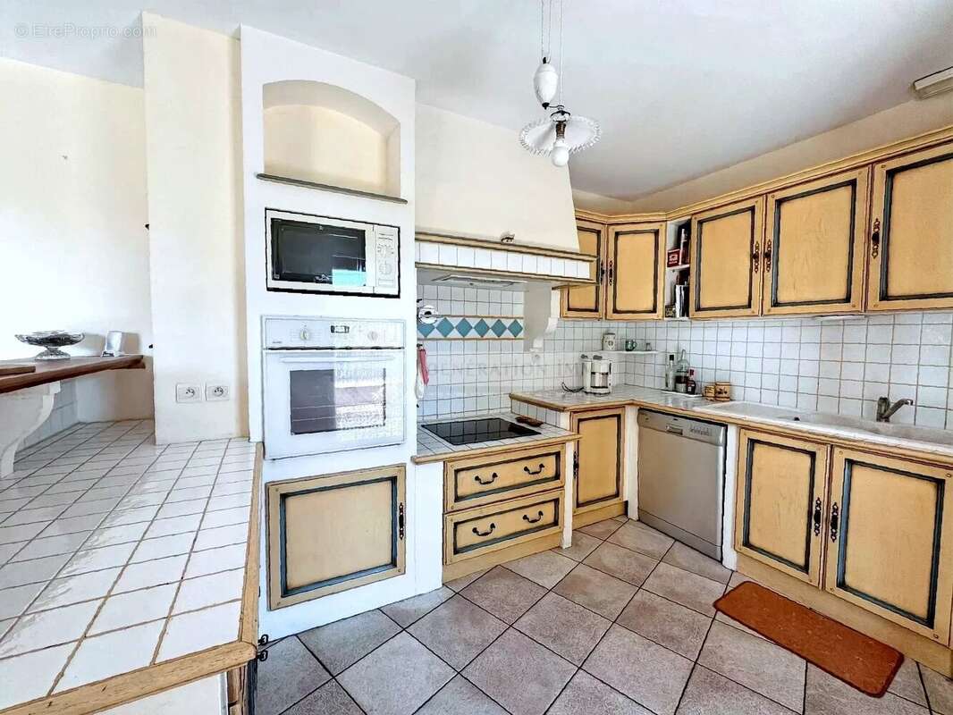 Maison à FONTVIEILLE