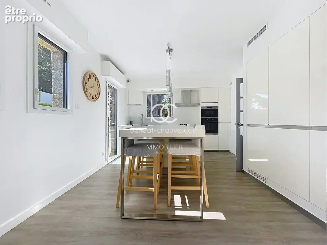 PLOEREN - Maison Familiale 215 m² - 6 Chambres - Terrain 1096 m² - photo 4