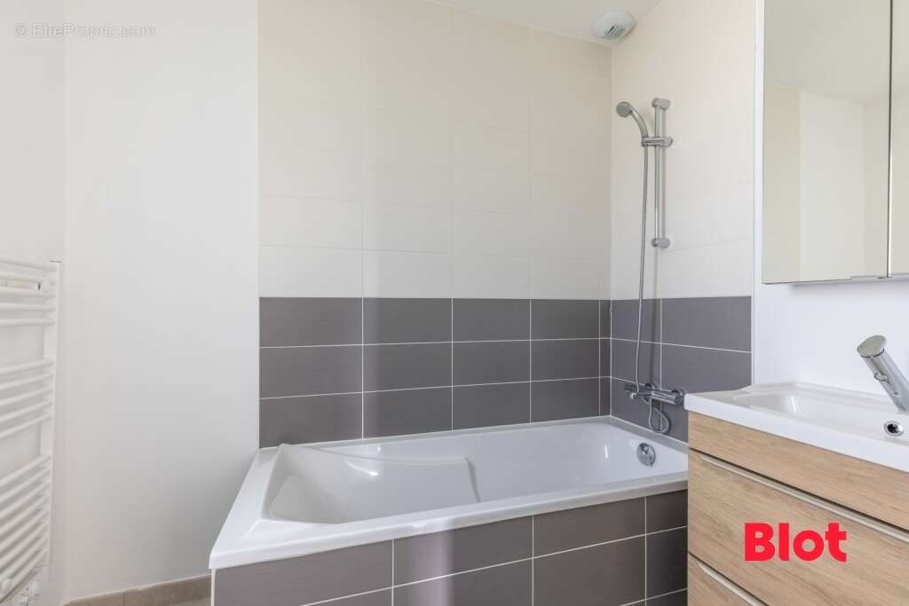 Maison à MONTREUIL-SUR-ILLE