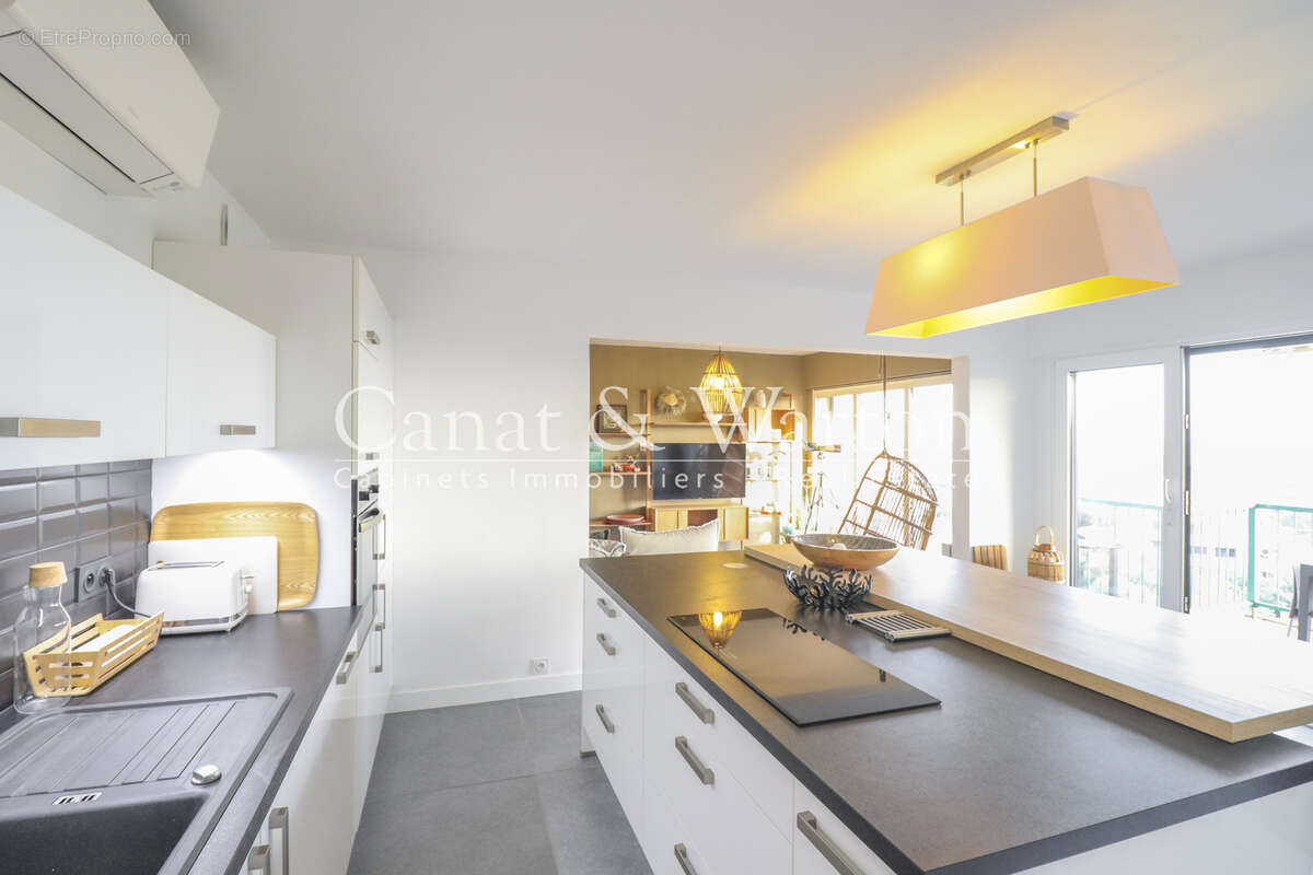 Vue mer exceptionnelle: t 3 rénové en dernier étage avec garage - photo 6