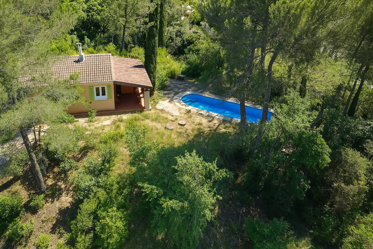 Maison à CHATEAUNEUF-LE-ROUGE