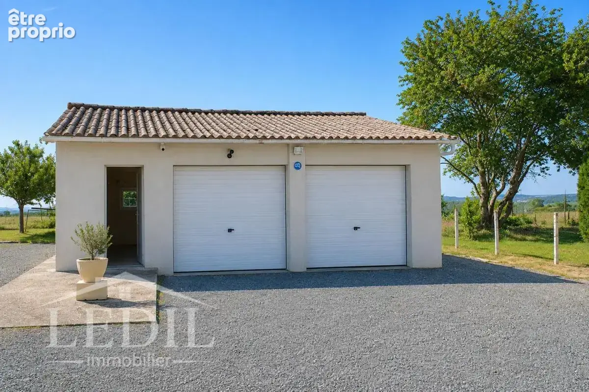 Maison de plain-pied avec 3 500 m² de terrain, dépendances et cadre de vie privilégié - photo 9