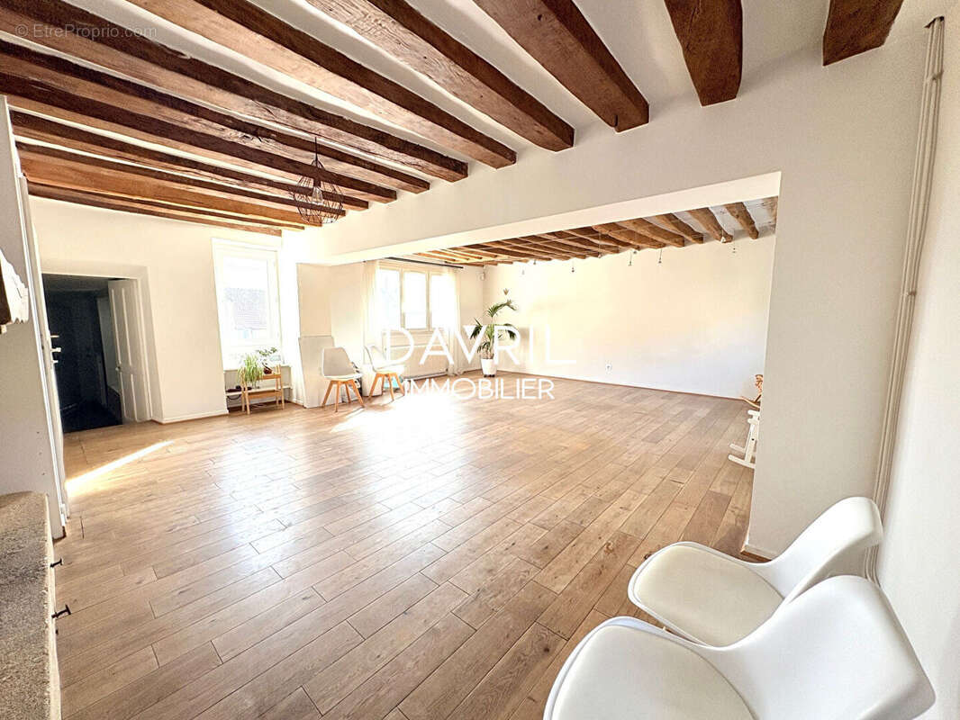 Maison à CHANTELOUP-LES-VIGNES