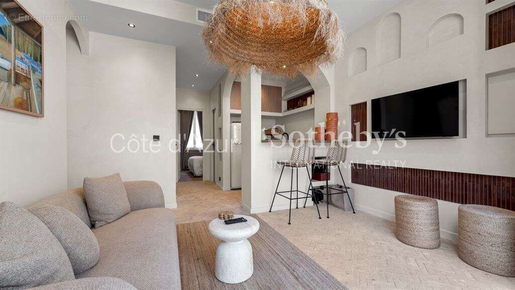 Appartement rénové de 68 m² avec terrasse et garage au cœur de Saint-Tropez - photo 4
