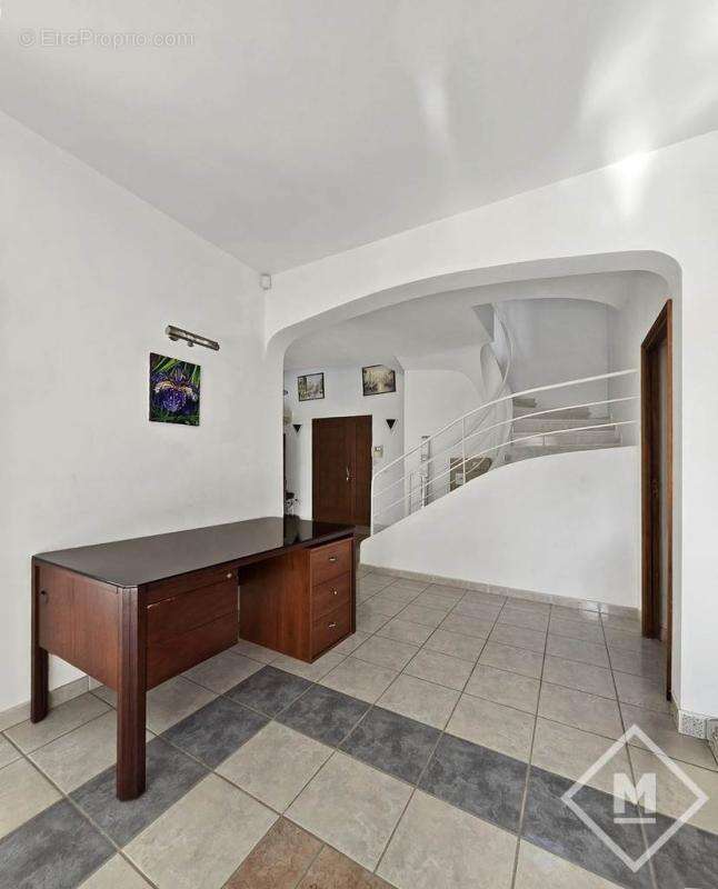 Superbe maison à vendre marseille 13012 - 350 m² avec 2000 m² de terrain - photo 23