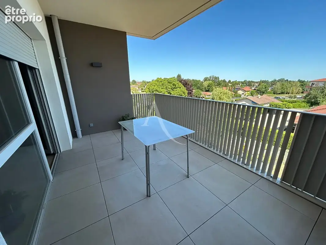 Appartement peronnas  t3 terrasse et garage - photo 7