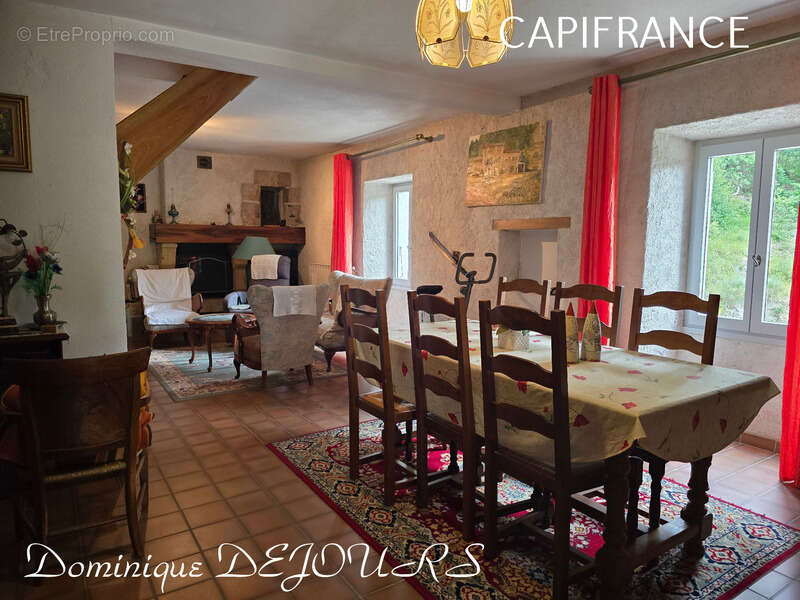 Maison à SAINT-SAUVEUR-DE-MONTAGUT