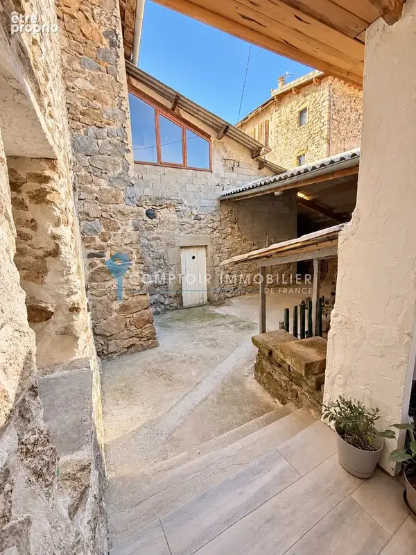 Maison de village en pierre rénovée avec cour, terrasse, jardin et fort potentiel   Vals-les-Bains - photo 17