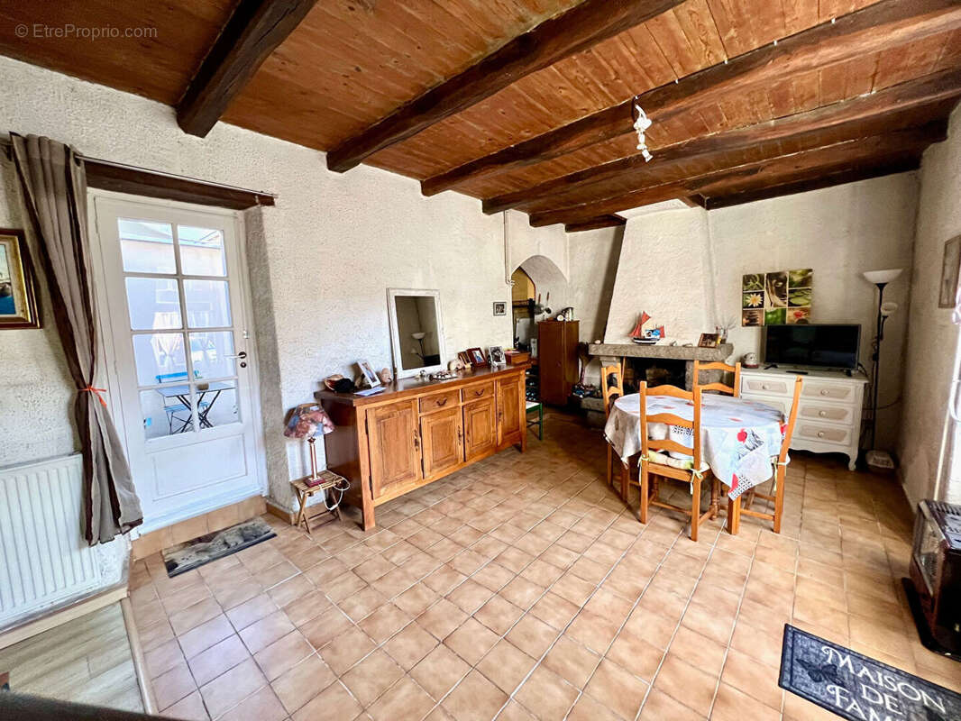 Maison à SAINT-ETIENNE-DE-MONTLUC