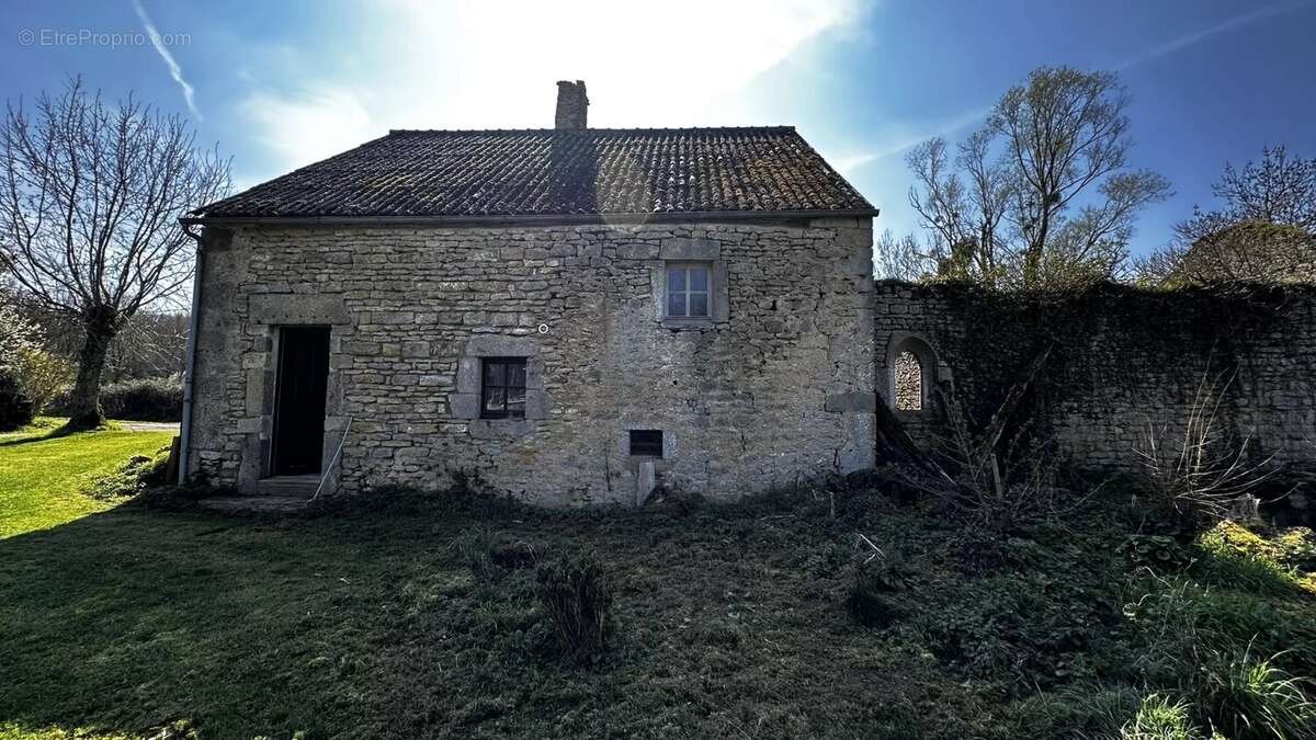 Maison à VIC-SOUS-THIL
